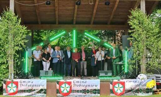 Zdjęcie do XXII Piknik Klub&oacute;w Seniora &bdquo;I zn&oacute;w zakwitły jabłonie...&rdquo;